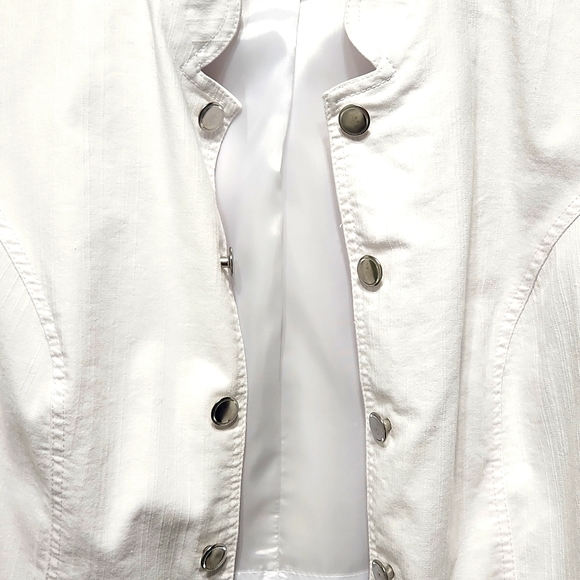 White Open Jacket with Ruffle - Picture 6 of 6